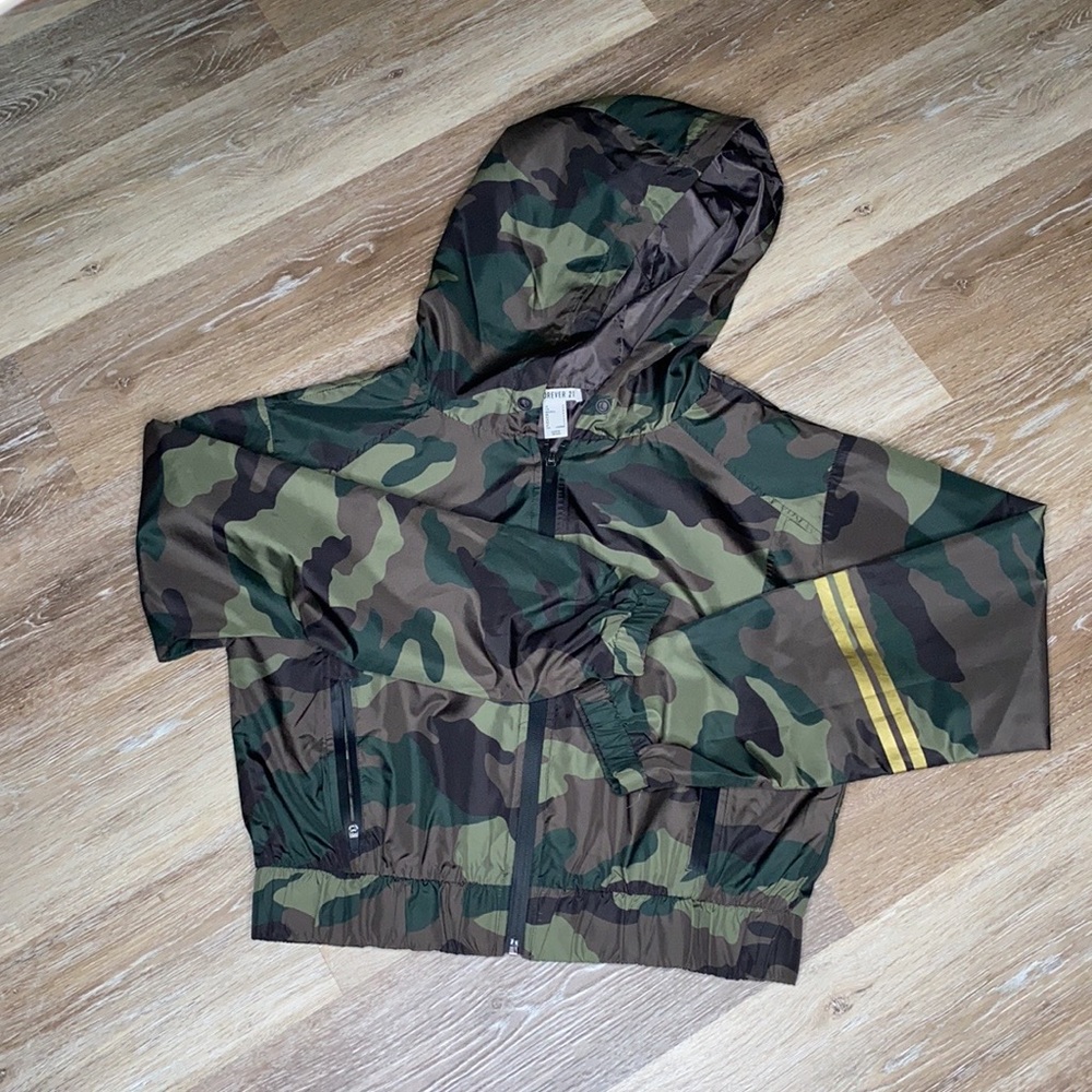 Cropped army fatigue wind breaker